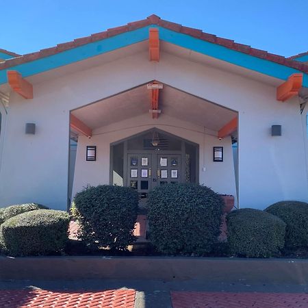 Howard Johnson By Wyndham Columbus Fort Moore Exterior foto
