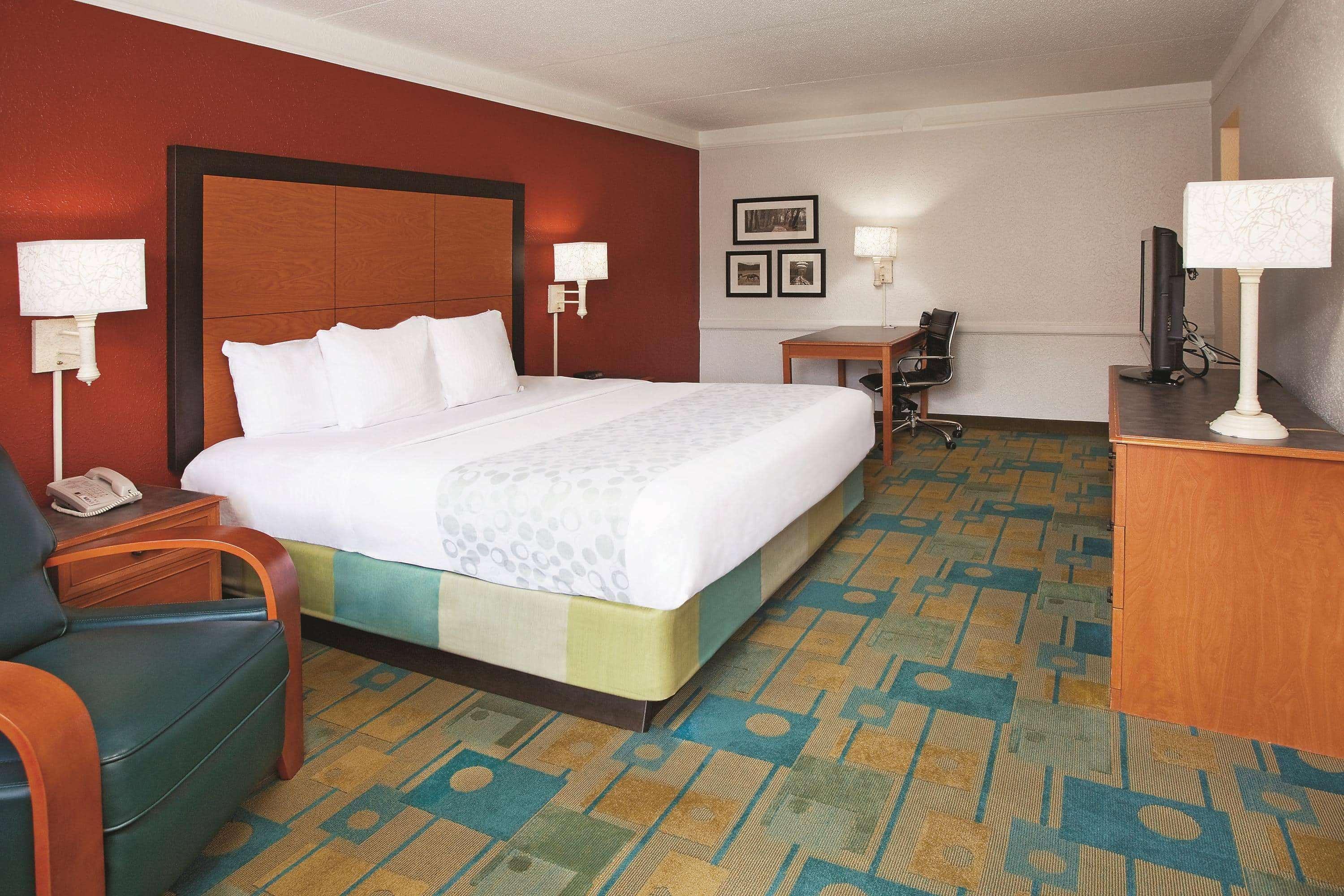Howard Johnson By Wyndham Columbus Fort Moore Exterior foto