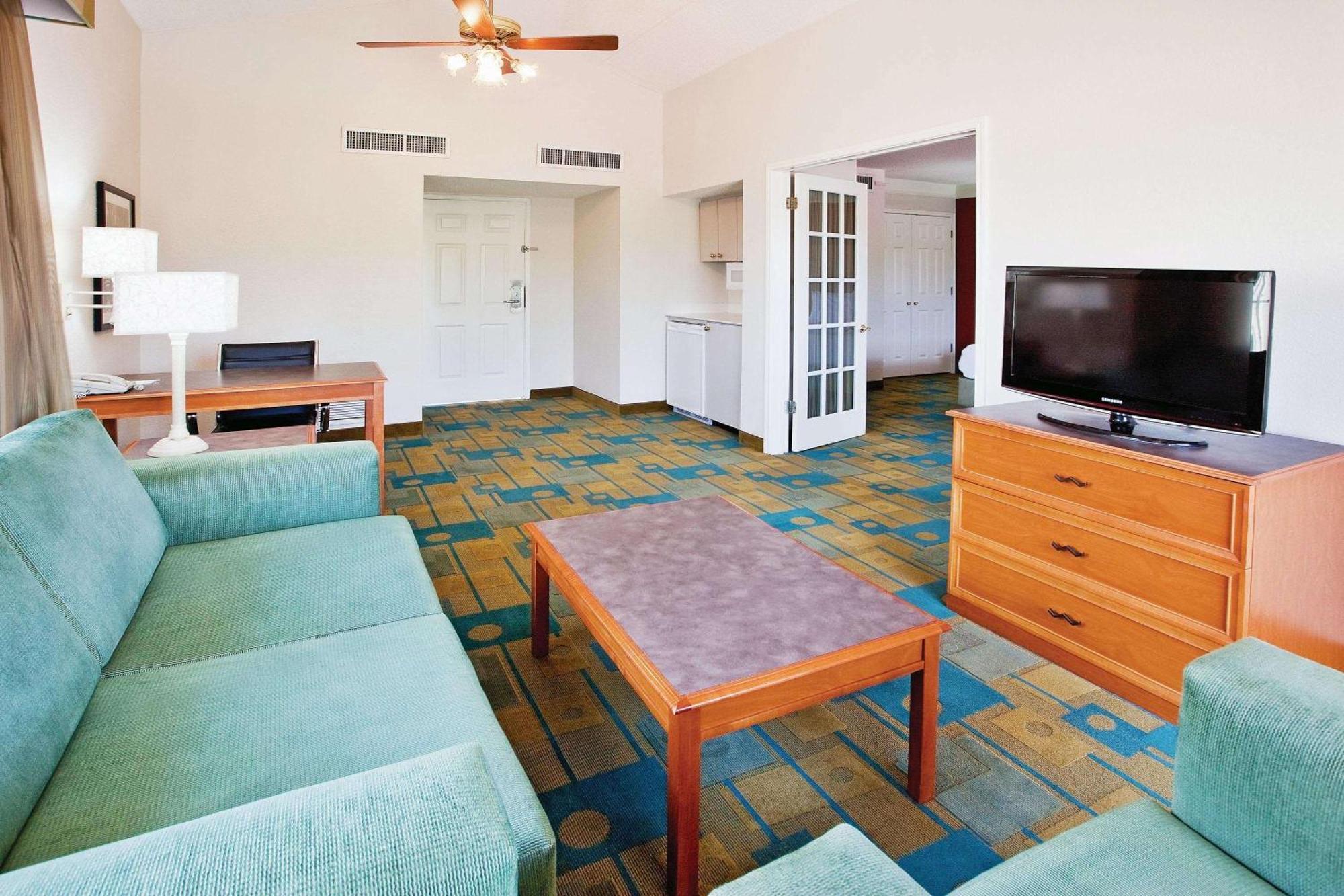 Howard Johnson By Wyndham Columbus Fort Moore Exterior foto